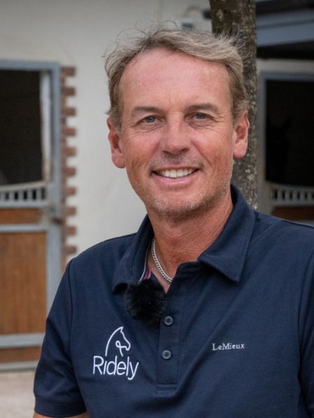 Carl Hester profile picture.