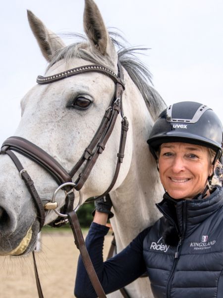 Ingrid Klimke profile picture.