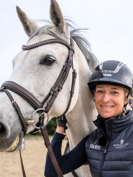 Ingrid Klimke profile picture.